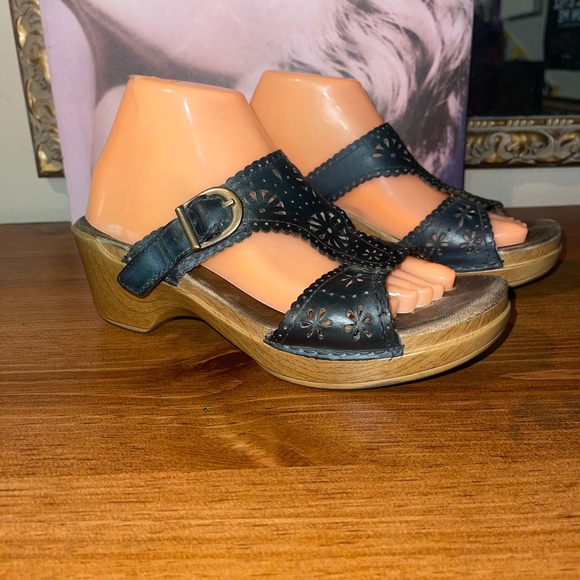 Dansko Shoes - DANSKO Sapphire Denim Blue Laser-Cut Leather Comfort Sandals Womens 40 / 9.5 US